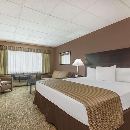 Ramada By Wyndham Paintsville Hotel & Conference Center Kültér fotó
