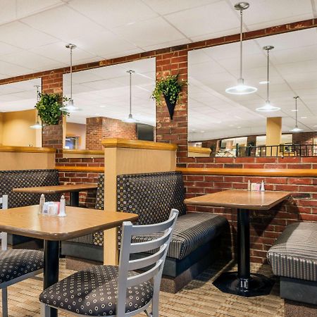Ramada By Wyndham Paintsville Hotel & Conference Center Kültér fotó