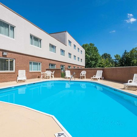 Ramada By Wyndham Paintsville Hotel & Conference Center Kültér fotó