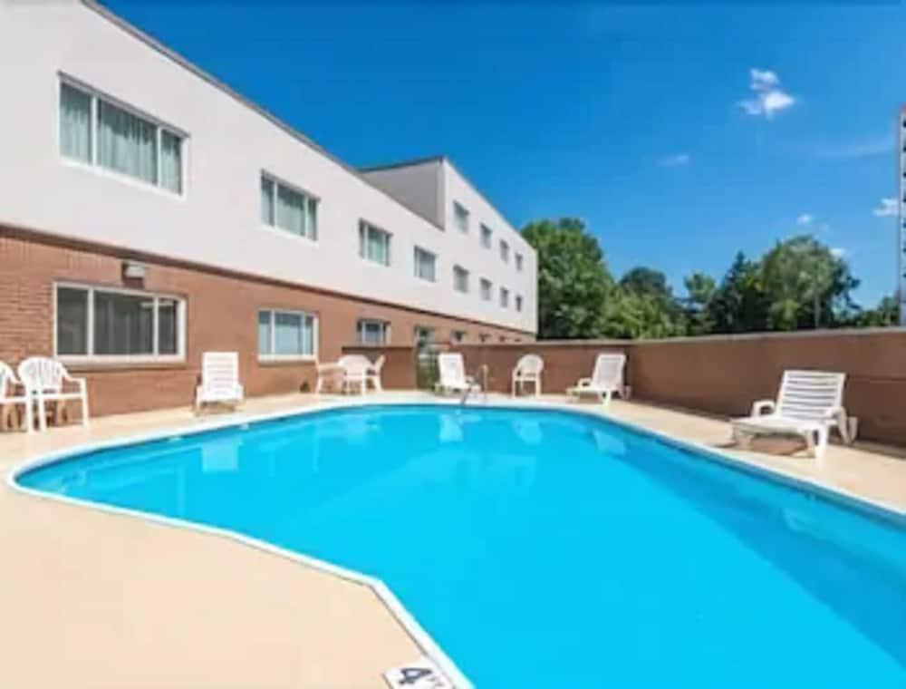 Ramada By Wyndham Paintsville Hotel & Conference Center Kültér fotó
