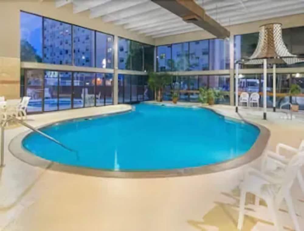 Ramada By Wyndham Paintsville Hotel & Conference Center Kültér fotó