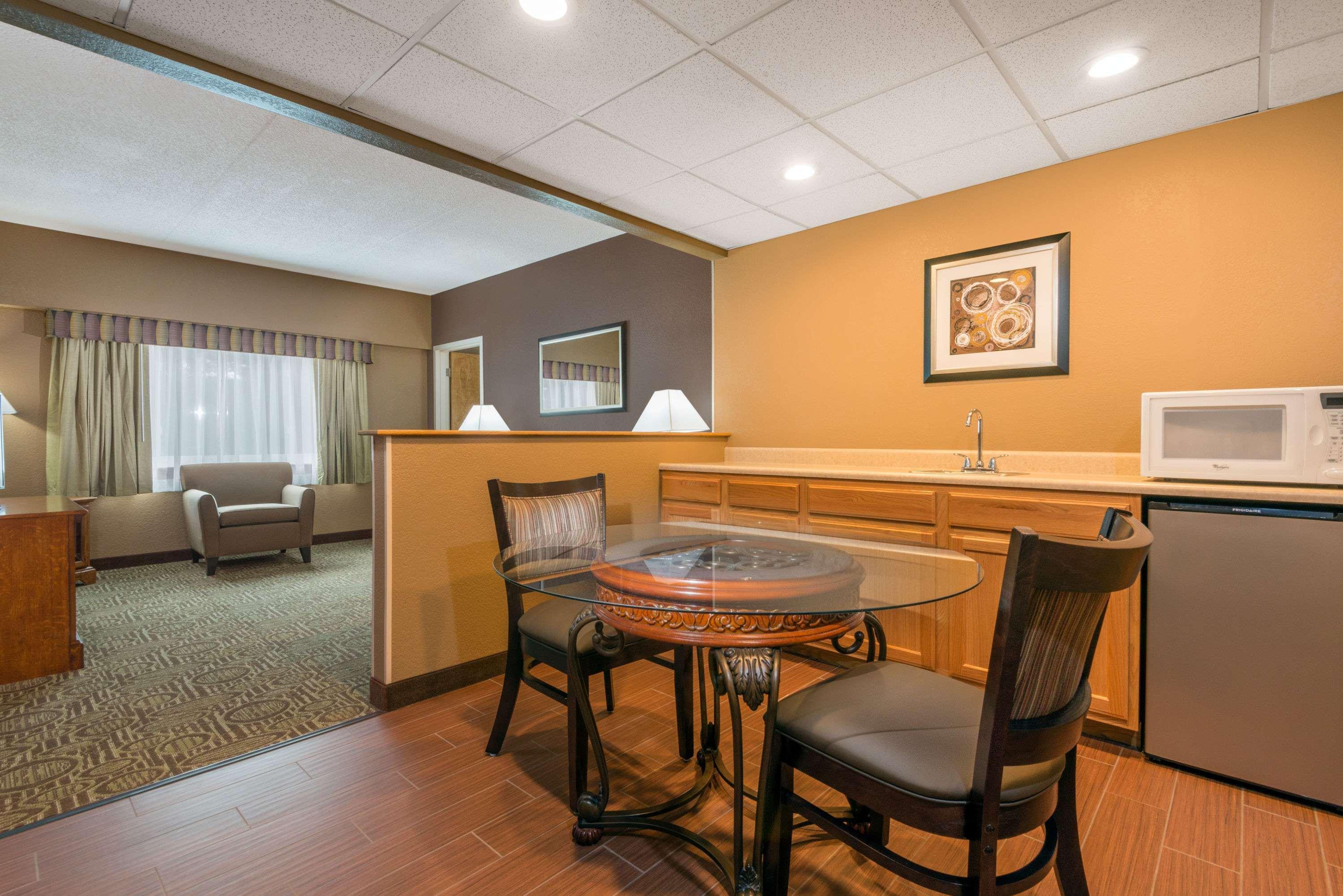Ramada By Wyndham Paintsville Hotel & Conference Center Kültér fotó