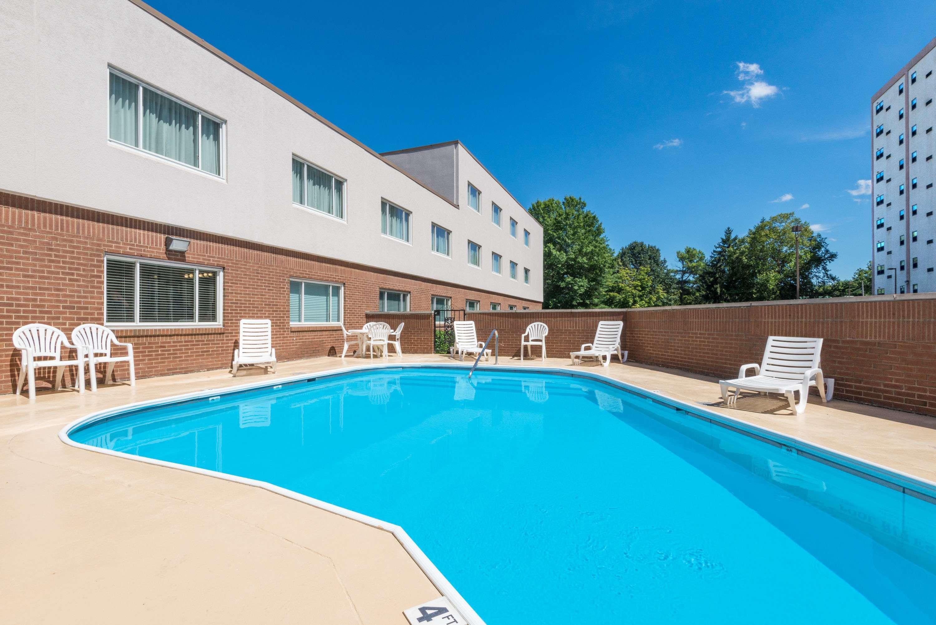 Ramada By Wyndham Paintsville Hotel & Conference Center Kültér fotó